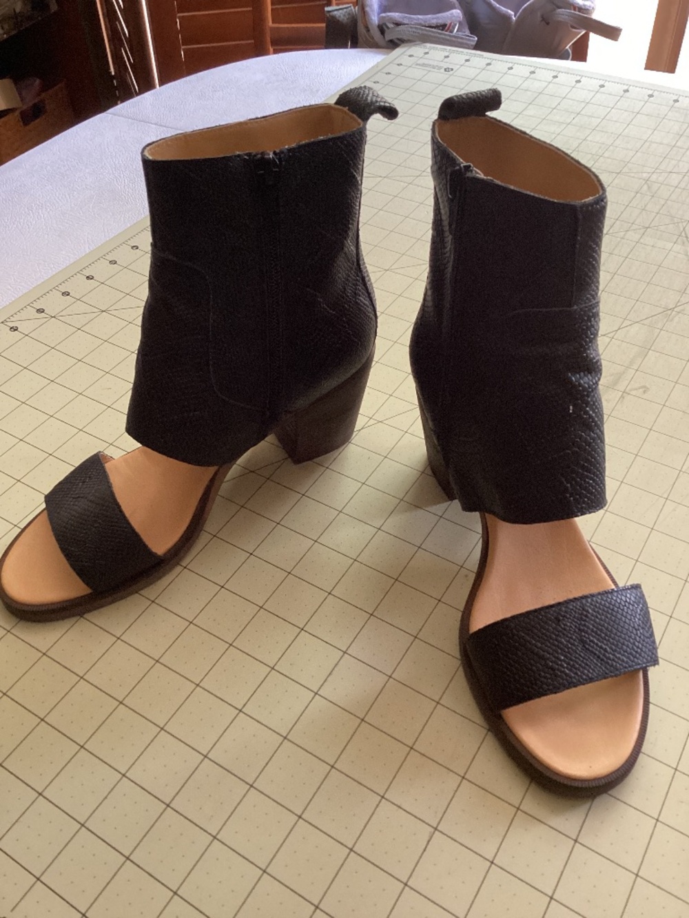 NEW MM6 Maison Margiela Women’s black lizard Block  Heel Boots Size 7( 37.5)